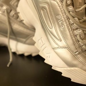 FILA Disruptor II Premium Metallic Shows